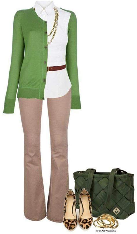 A white cardigan is a staple piece for many people's closets since it goes with so much. Beige verde | Ropa casual, Ropa, Moda estilo