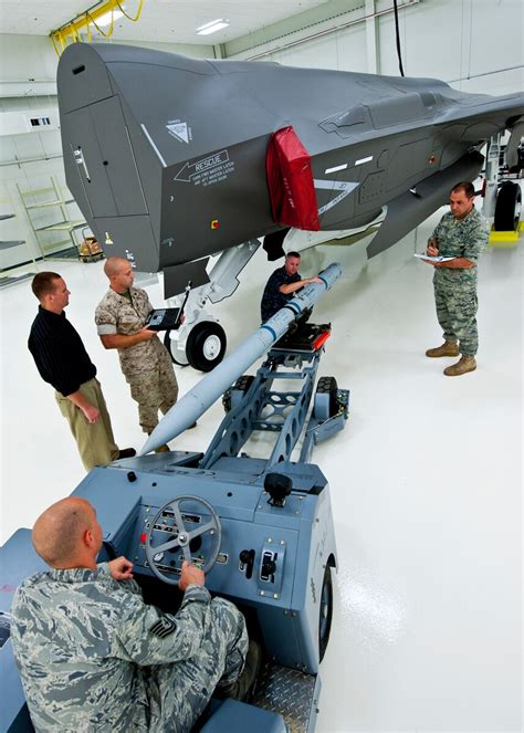 F 35 Lightning Ii Weapons Loading Trainer Delivers New Technology To