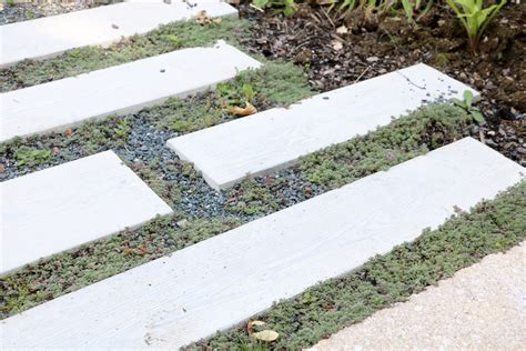 Zum anderen ist es möglich, dass das wohnhaus gerade fertiggestellt wurde und nun grundstück und garten. Kiesweg richtig anlegen - Hausgarten.net