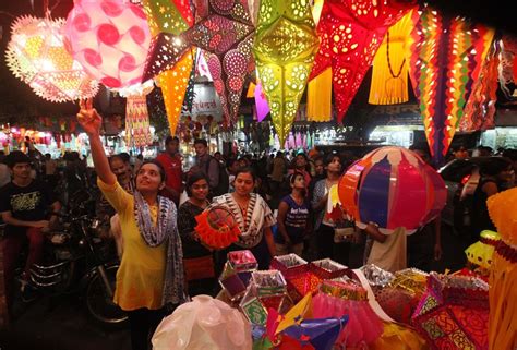Diwali Shopping In Delhi मार्केट्स जहाँ दिवाली का सभी सामान मिलेगा सस्ता