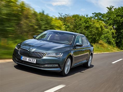 The škoda superb is a large family car that has been produced by the czech car manufacturer škoda auto since 2001. Skoda Superb - Neuer Diesel und mehr Ausstattung - NewCarz.de