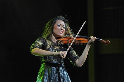 20 Famous Female Violin Players