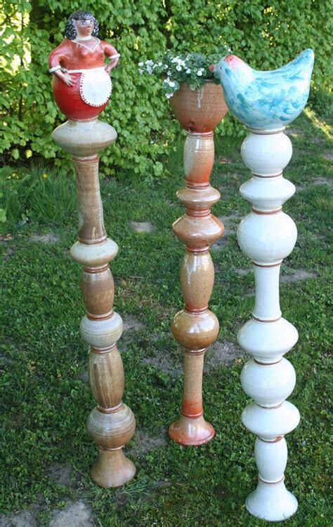 Ein feuerkorb eignet sich zum verbrennen von holz im garten oder auf einer terrasse und wird dort oft auch als ofen verwendet. Gartensäulen, Keramikstelen - Töpferei Atelier S