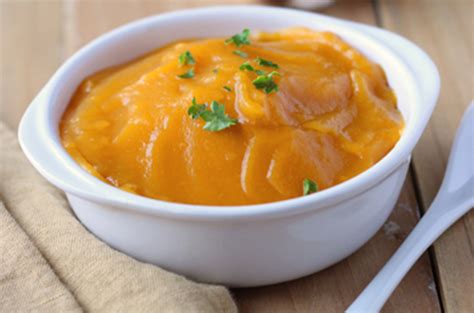 Petite purée à la patate douce Cuisine de bébé