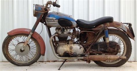 Nonetheless, in 1959 triumph used the unofficial record to construct a new model motorcycle what mainly separated the triumph bonneville from the tiger that first year was the use of twin. 1959 Triumph Bonneville for sale on 2040-motos
