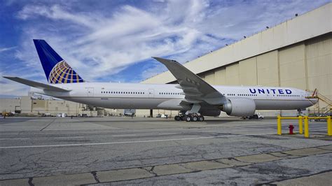 Boeing 777 300er Jet United Airlines