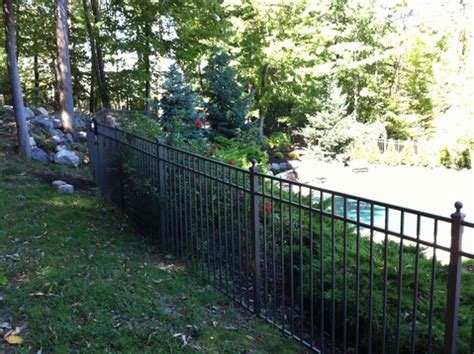 Costs average $3 to $17 per linear foot or $1 to $2.50 per square foot. 2017 Fencing Prices - Fence Cost Estimators, Prices Per Foot