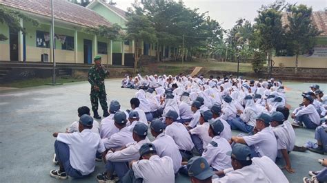 Bentuk Generasi Muda Yang Hebat Babinsa Kodim Ls Berikan Materi