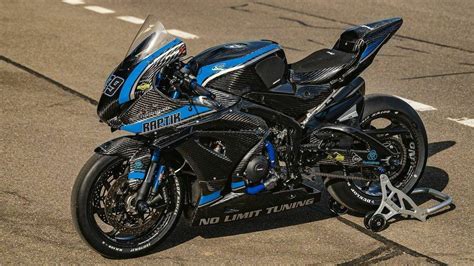 We have a lot to go over with the copious gadgetry the. Suzuki GSX-R 1000 R Carbon by Raptik