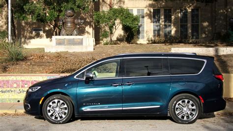 2023 Chrysler Pacifica Photos Specs And Review Forbes Wheels