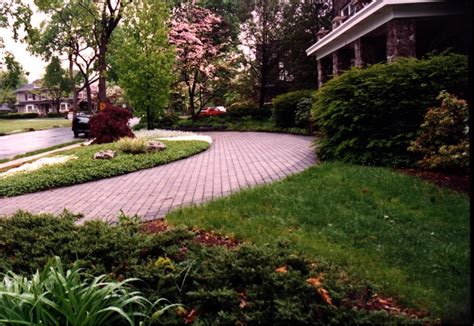 Landscaping A Circle Drive Driveway Landscaping Driveway Entrance