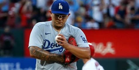Los Dodgers Remueven El Locker Y Los Murales De Julio Urías En El