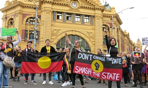 Australia Day Protesters Clash With Police In Sydney Daily Mail Online