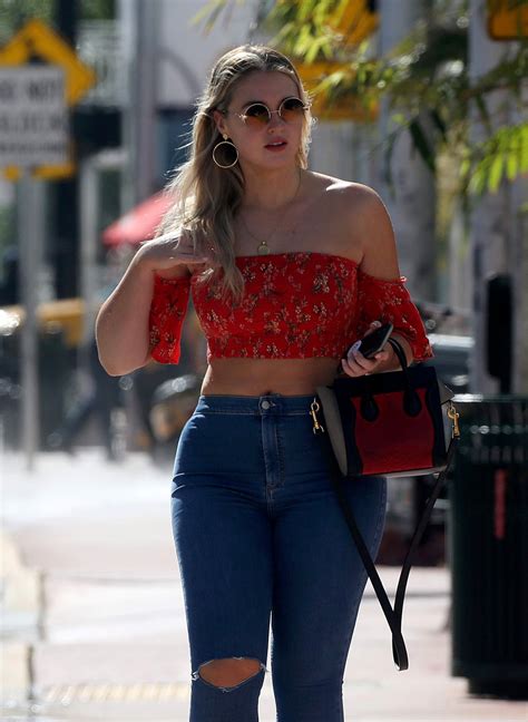 Iskra Lawrence Sexy Body Hot Celebs Home