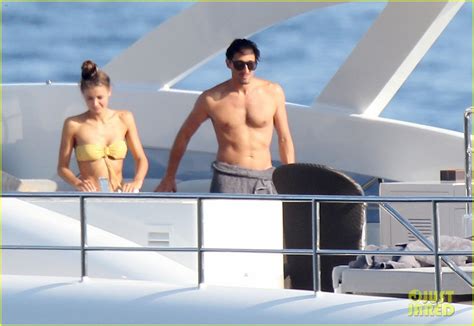 Photo Adrien Brody Shirtless Yacht Ride With Girlfriend 05 Photo