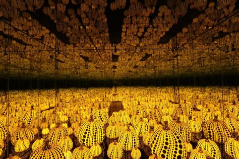 Yayoi Kusamas Infinity Mirror Rooms At The Broad When To Buy