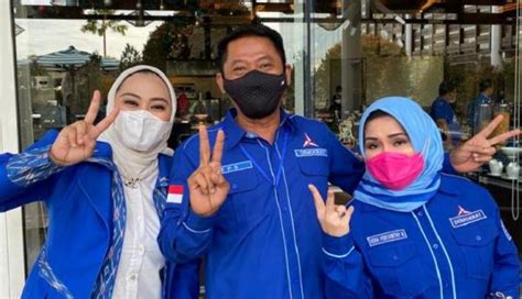 Klb demokrat secara kilat dan gitu deh, memutuskan kepala kantor staf presiden moeldoko sebagai ketua umum partai demokrat dan marzuki alie sebagai ketua dewan pembina. Aswin Ali Minta AHY Mundur, Ketua Demokrat Purwakarta Sebut Hanya Cari Panggung