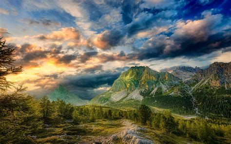 Tapeta Na Monitor Příroda Hory Alpy Itálie Zataženo Stromy