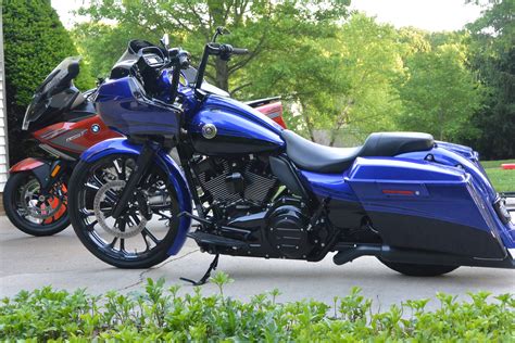 2012 Harley-Davidson&reg; FLTRXSE CVO&trade; Road Glide&reg; Custom (Blue), Fallston