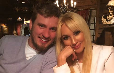 Лера кудрявцева поделилась с подписчиками в личном микроблоге видео, на котором ее дочь маша моет посуду. Лера Кудрявцева показала новорожденную дочь