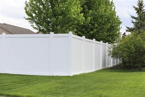 Wood Vs Vinyl Fence Which Is Better For Your Yard