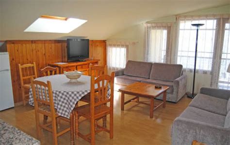 Set in the resort center, there is free wifi throughout, and some of the apartments come with a furnished outdoor terrace. Hoteles a Pie de Pista en Cerler: TOP 4 Alojamientos | Estiber