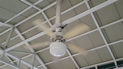 Harbor breeze is one of the famous names in ceiling fans industry. 52" Hunter Sea Air II & Harbor Breeze Calera Ceiling Fans ...