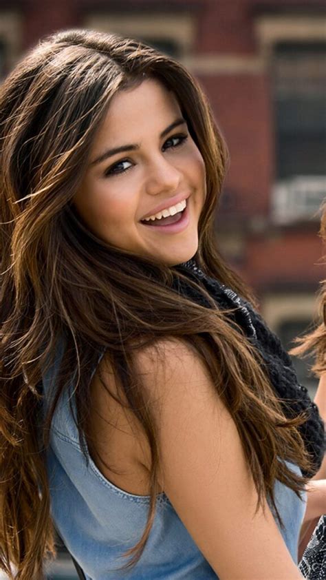 In 2007, gomez came to prominence as a starring cast. Selena Gomez Killer Smile Reveals Her Beauty Secrets | IWMBuzz