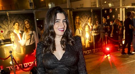 דאנה איבגי היא שחקנית ישראלית, בתו של השחקן משה איבגי. דאנה איבגי כורעת ללדת ונותנת פייט לאביה | TMI