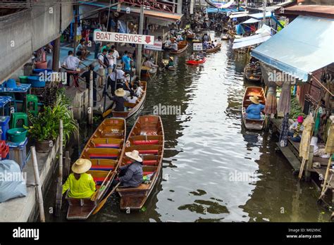 Asiathailandbangkokdamnoen Saduak Floating Market Stock Photo Alamy