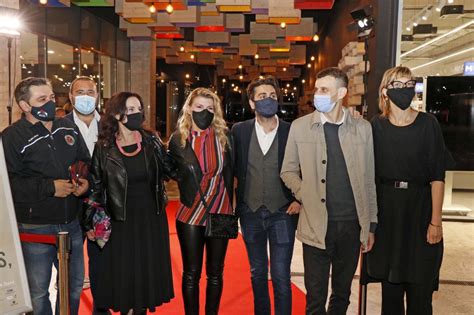 Za kamerom je stajala christine a. Projekcija filma 'Quo vadis, Aida?' održana u Mostaru ...