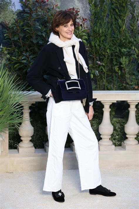 Sa première apparition dans ce journal. Inès de La Fressange - Chanel Show in Paris 01/22/2019 ...