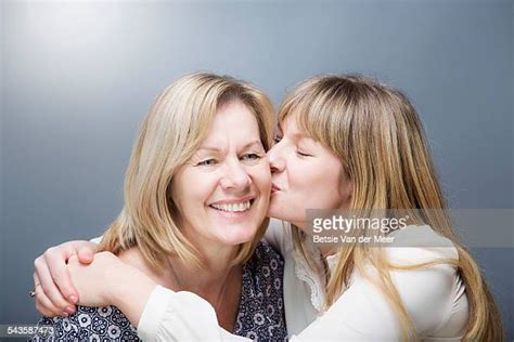 Adult Daughter Kissing Mom Fotografías E Imágenes De Stock Getty Images