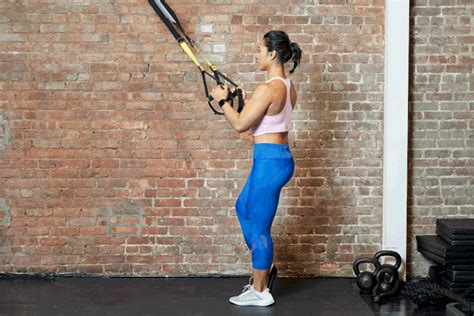 How To Perform The Trx Cross Balance Lunge Techniques Benefits