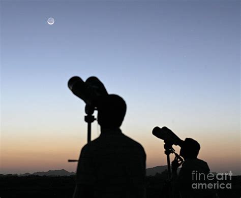 observing the moon photograph by babak tafreshi science photo library