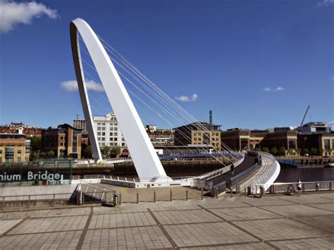 Northumbrian Images Gateshead Millenium Bridge