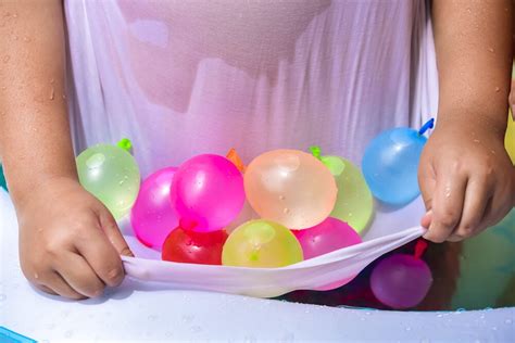 6 juegos con agua para divertirse en verano - Eres Mamá