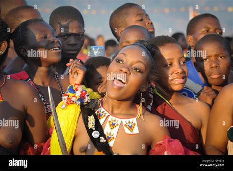 Ludzidzini Suazilandia Africa The Swazi Umhlanga O Ceremonia De