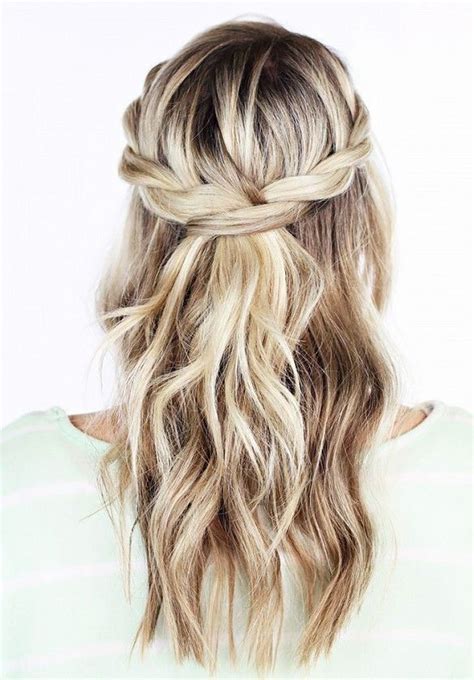 A hairstyle for a beach wedding should be something that is low maintenance and won't get messy easily. 25 Trendy and Beautiful Beach Wedding Hairstyles ...