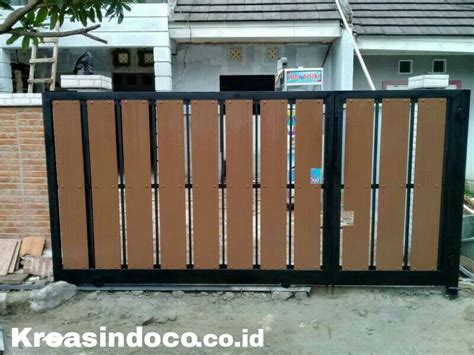 Pagar minimalis terbaru 2020 selanjutnya, kamu bisa memilih yang berukuran tinggi. 10 Model Pintu Pagar Besi Kombinasi GRC Wood Plank