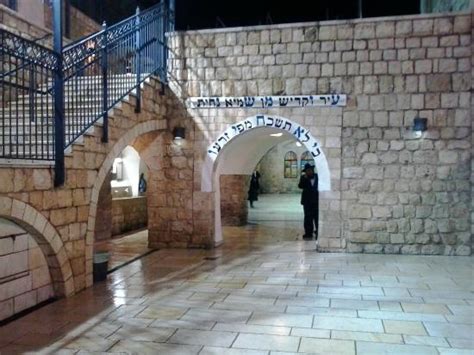 הוא נחשב לאתר היהודי הקדוש, שמספר המבקרים בו הוא הגדול ביותר, אחרי הכותל המערבי. קבר רבי שמעון בר יוחאי - חוות דעת של ‪Tomb of Rabbi Shimon ...