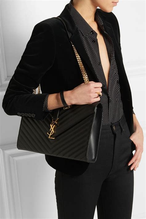 Ysl in krokodil geprägtes matt leder. Saint Laurent Cassandre große, gesteppte ...