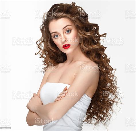 Woman Portrait With Curly Hair Perfect Make Up Red Lips Foto De Stock Y