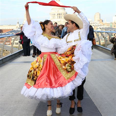 sanjuanero talentos group from colombia folklorico dresses traditional outfits colombian