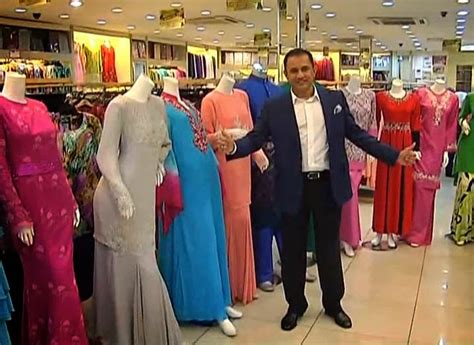 Aku hari tu pun pergi hari bekerja, dalam 30 minit jugak tunggu nak alter baju melayu afiq. Jom Shopping Baju Melayu Aaron Aziz dan Zizan Razak 2014 ...