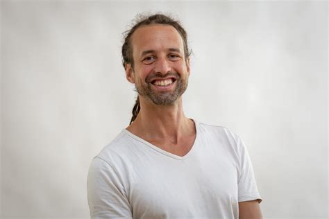 Engel groeide op in een gezin van vier kinderen en tien stiefkinderen en is de zoon van vastgoedeigenaar cees engel. Willem Engel : Willem viruswaanzin engel opgepakt opgepakt ...