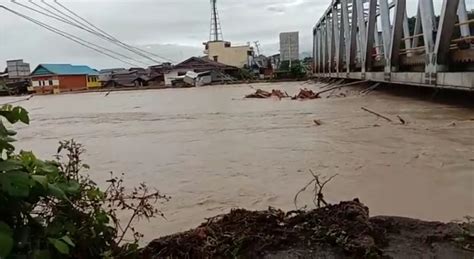 1 januari hingga 31 mac dermasiswa harapan (dalam & luar negara) daripada yayasan perak. Yayasan Manusia Indonesia Buka Posko Bantuan Korban Banjir ...