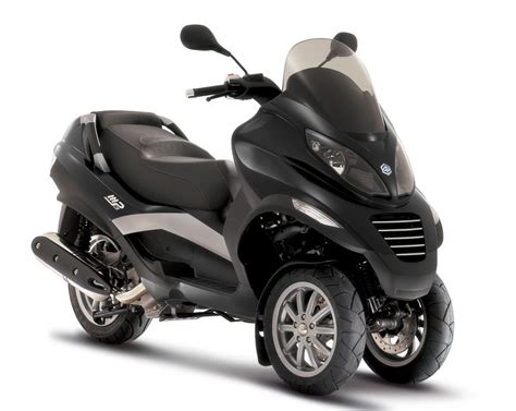 Mp3 is an acronym of moto piaggio a 3 ruote, italian for piaggio motorcycle with 3 wheels). 2008 Piaggio MP3 400ie