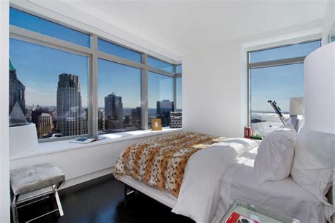 Back in 2006, it was rumored that lindsay and j.pheonix, as she would call him. Lindsay Lohan Rents Financial District Apartment | 6sqft
