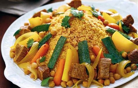 The cuisine of algeria shows a blend of many cultures, which include arab, berber, turkish, spanish, roman, and french. طريقة الكسكسي بالخضار - موسوعة